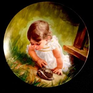 Zolan 8 inch diameter decorative plate